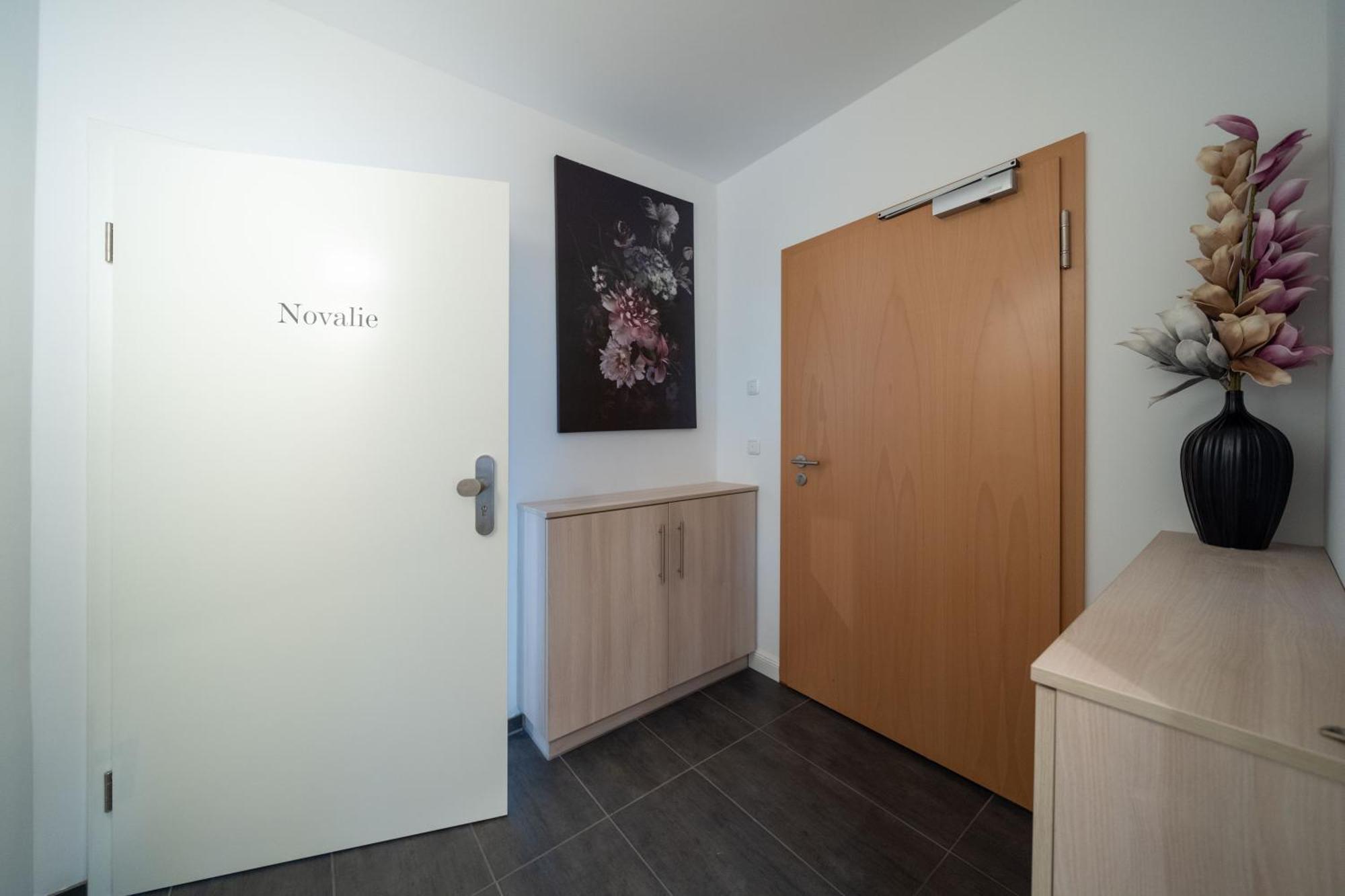 Ferienwohnung Moebliertes Wohnen - Novalie Rostock Exterior foto