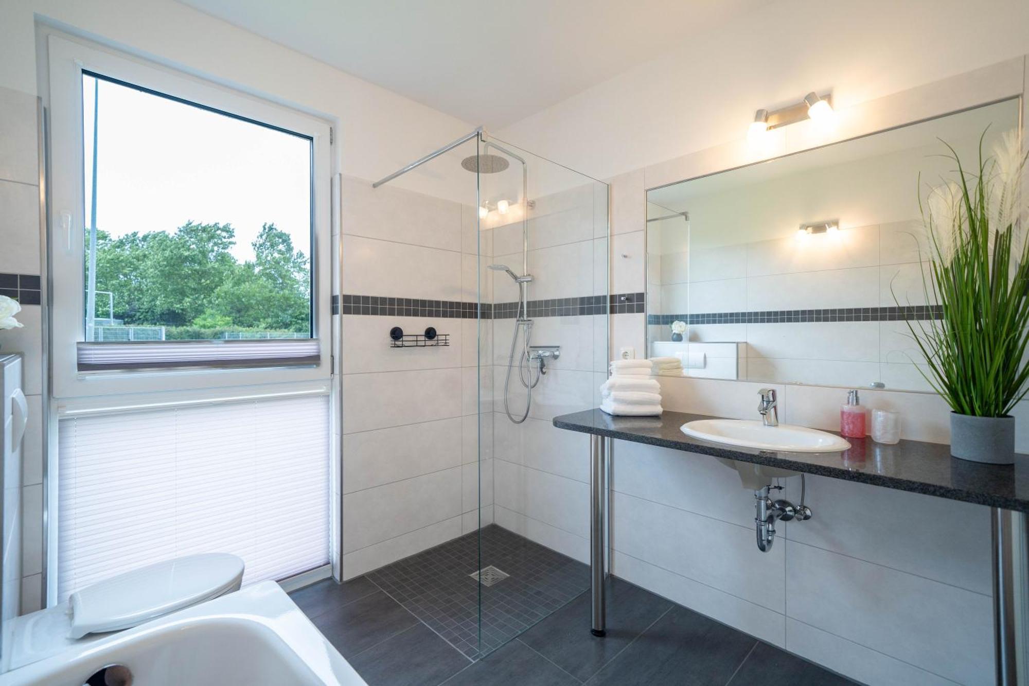 Ferienwohnung Moebliertes Wohnen - Novalie Rostock Exterior foto